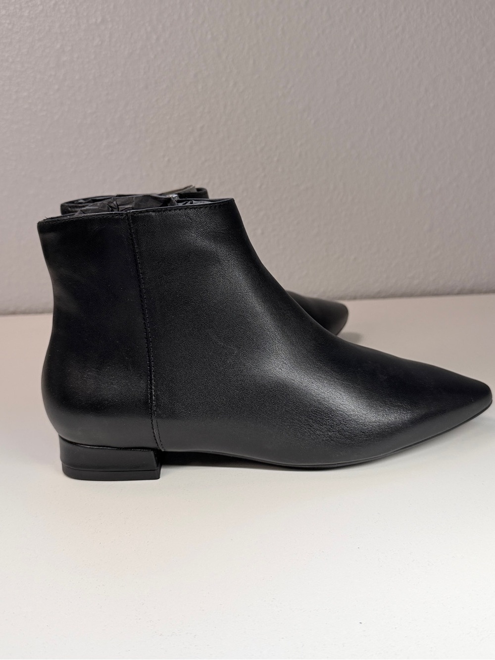 Aquatalia Waterproof Black Leather Pointed Toe Ankle Booties size 7.5 sleek - Picture 10 of 15